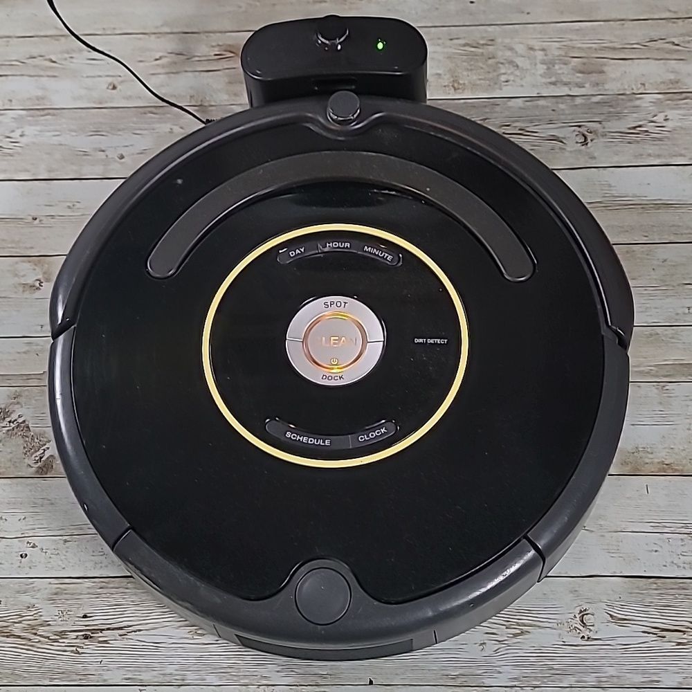 Working iRobot Roomba 650 Vaccum with Charger, Dock & Power‎ Cord
